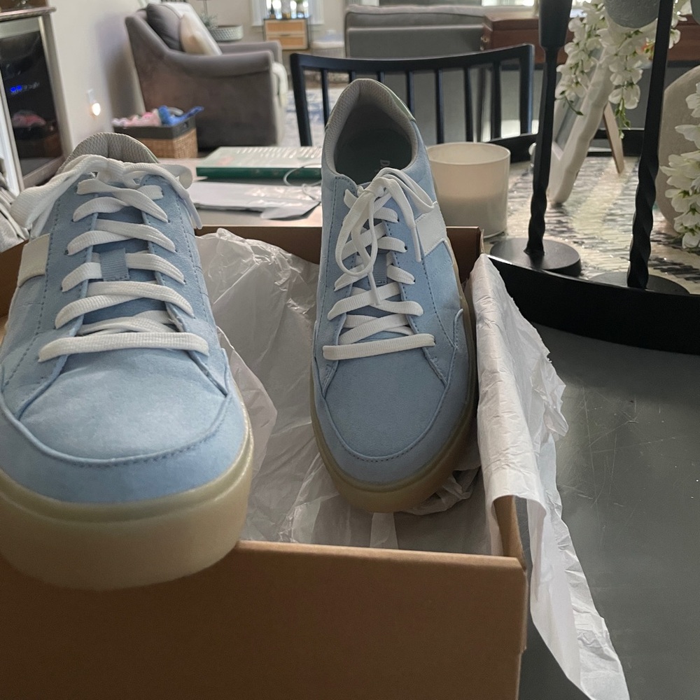 DR SCHOLL’S Madison Lace Blue Sky Sneakers. EXTREMELY COMFORTABLE !!